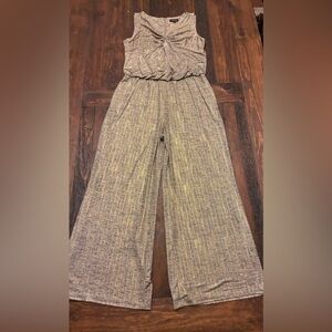 Tahari Gold Metallic Jumpsuit Sleeveless Size 14 Wide Leg Flowy Elegant Peplum
